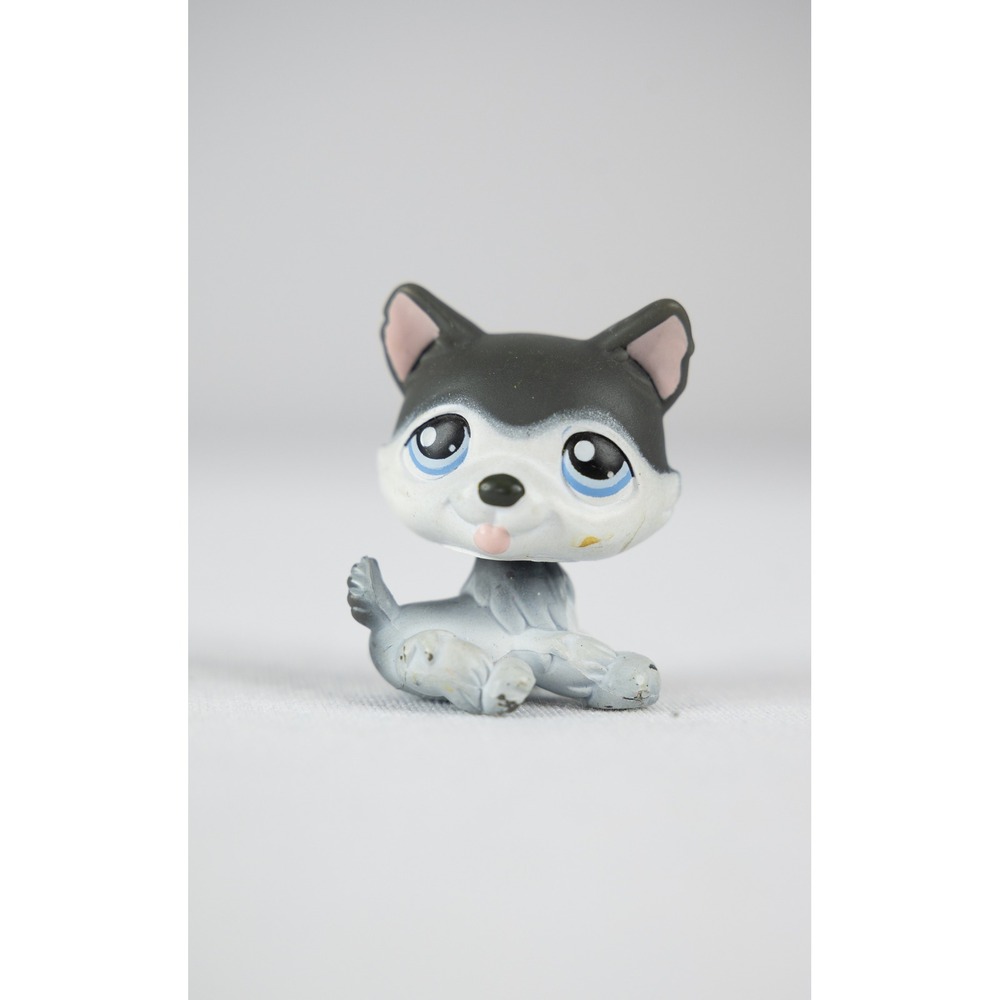 Littlest Pet Shop Husky Dog #210 Toy Grey Fair Blue Eyes Sitting 2004 Hasbro